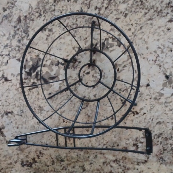 Wire Fruit Basket with removeable Banana Holder - Picture 7 of 13